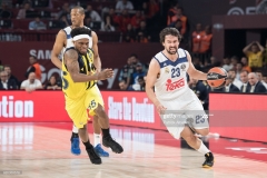 ISTANBUL, TURKEY - MAY 19:  Sergio Llull, #23 of Real Madrid competes with Bobby Dixon, #35 of Fenerbahce Istanbul during the Turkish Airlines EuroLeague Final Four Semifinal A game between Fenerbahce Istanbul v Real  Madrid at Sinan Erdem Dome on May 19, 2017 in Istanbul, Turkey.  (Photo by Patrick Albertini/Euroleague Basketball via Getty Images)