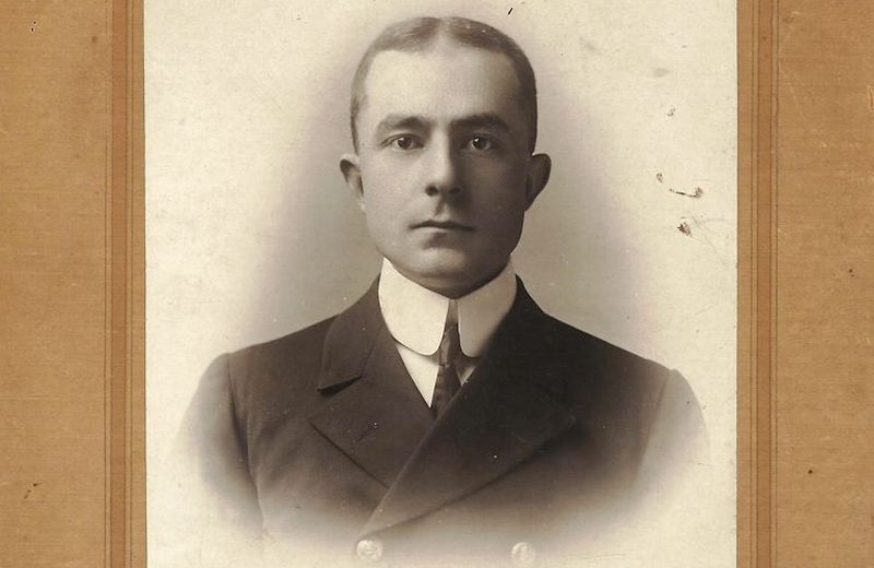 Necip Okaner’in Mezarını Bulan&nbsp;Adam