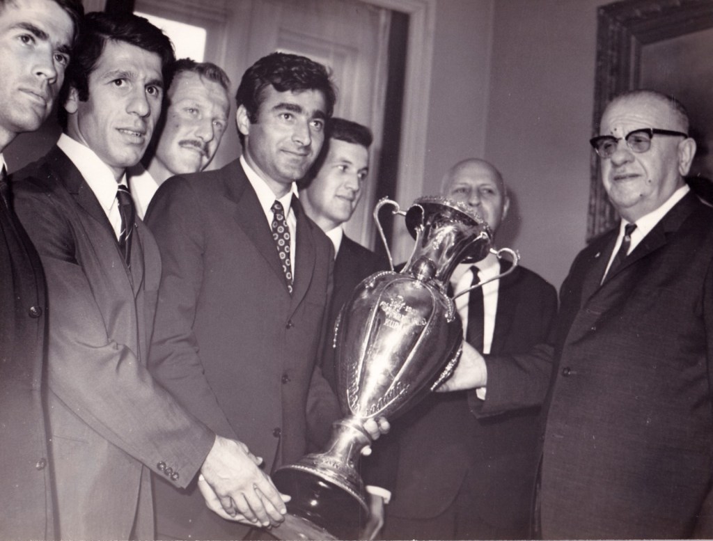 9 Eylül 2023 tarihinli Fenerbahçe Tüzük Olağanüstü Genel Kurulu'nda sergilenen fotoğraflar.