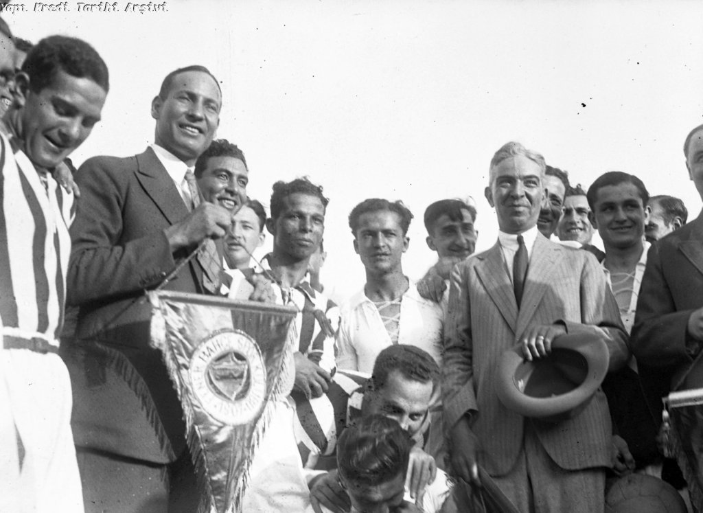 Yapı Kredi Bankası arşivinde Kadıköy ve Fenerbahçe fotoğraflarından bir seçme