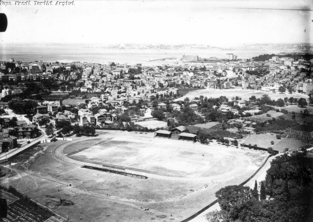 Yapı Kredi Bankası arşivinde Kadıköy ve Fenerbahçe fotoğraflarından bir seçme