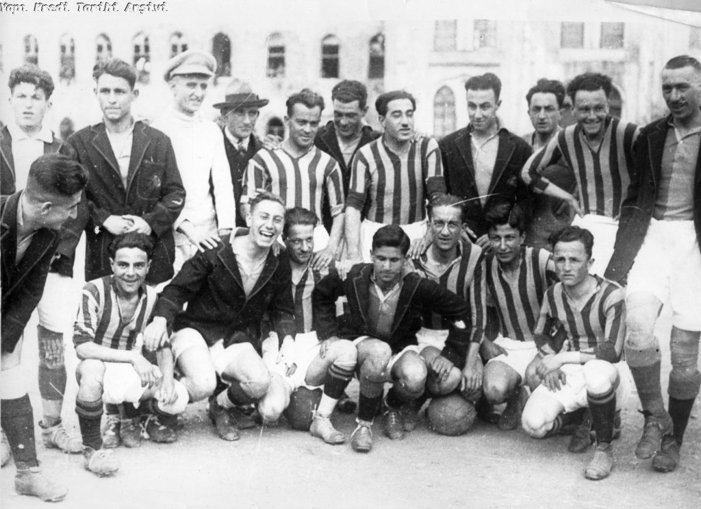 Yapı Kredi Bankası arşivinde Kadıköy ve Fenerbahçe fotoğraflarından bir seçme