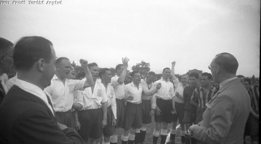 Yapı Kredi Bankası arşivinde Kadıköy ve Fenerbahçe fotoğraflarından bir seçme