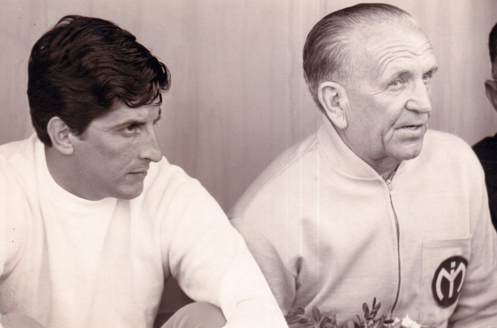 9 Eylül 2023 tarihinli Fenerbahçe Tüzük Olağanüstü Genel Kurulu'nda sergilenen fotoğraflar.