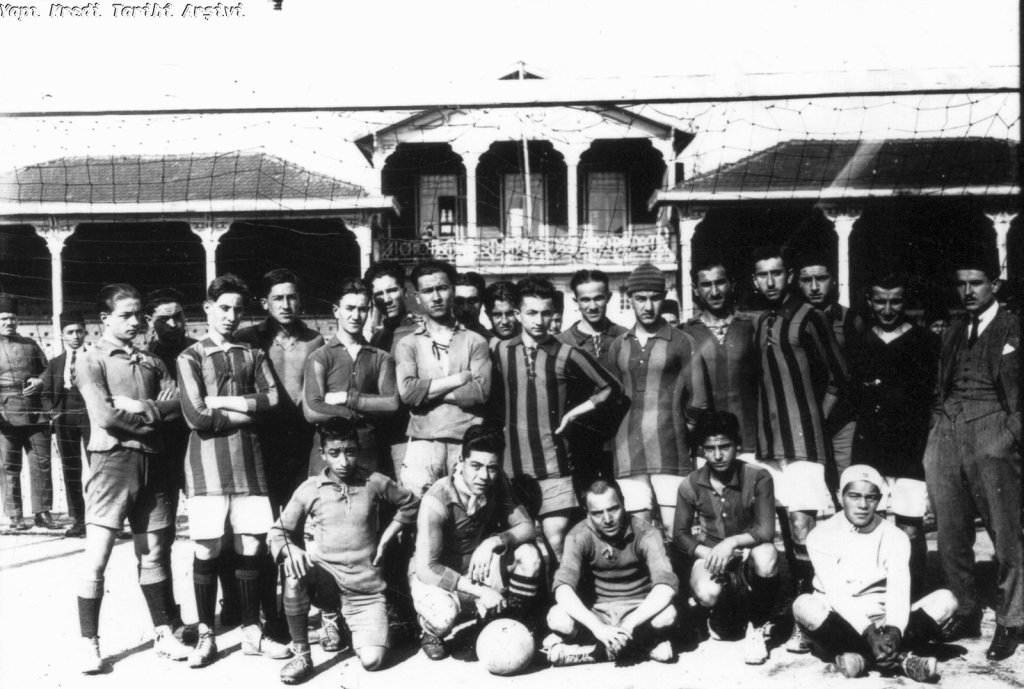 Yapı Kredi Bankası arşivinde Kadıköy ve Fenerbahçe fotoğraflarından bir seçme