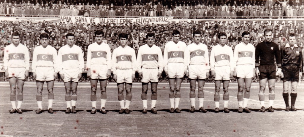 9 Eylül 2023 tarihinli Fenerbahçe Tüzük Olağanüstü Genel Kurulu'nda sergilenen fotoğraflar.