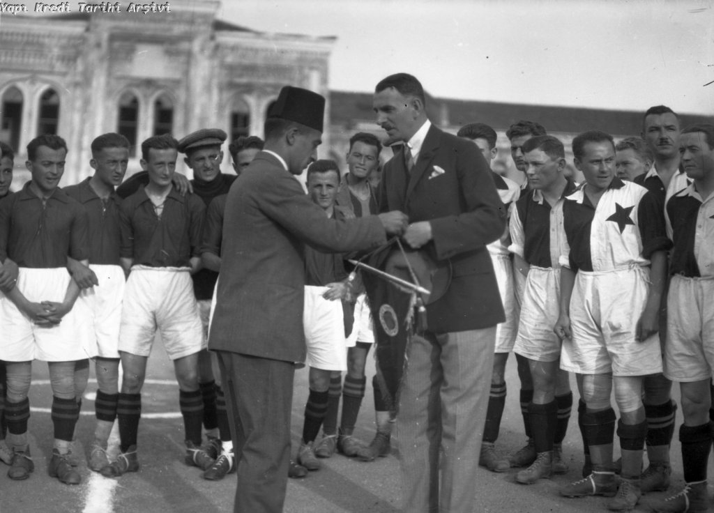 Yapı Kredi Bankası arşivinde Kadıköy ve Fenerbahçe fotoğraflarından bir seçme