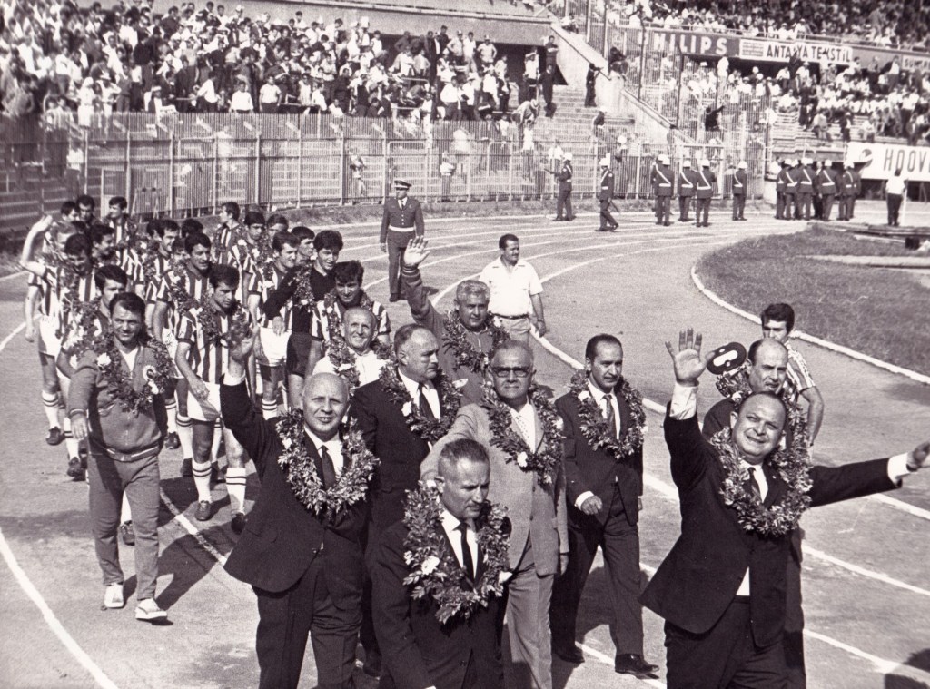 9 Eylül 2023 tarihinli Fenerbahçe Tüzük Olağanüstü Genel Kurulu'nda sergilenen fotoğraflar.