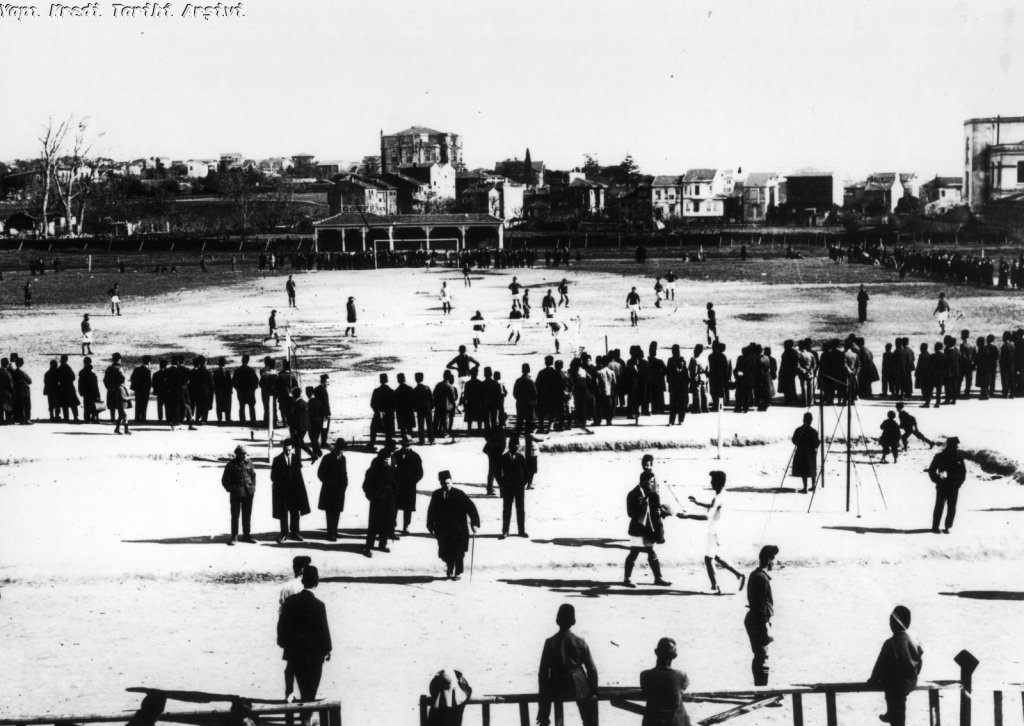 Yapı Kredi Bankası arşivinde Kadıköy ve Fenerbahçe fotoğraflarından bir seçme