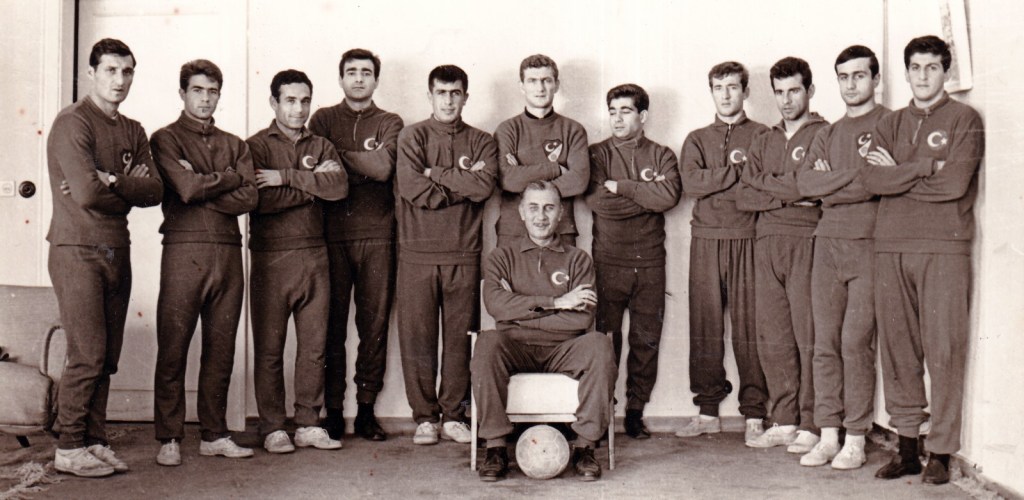 9 Eylül 2023 tarihinli Fenerbahçe Tüzük Olağanüstü Genel Kurulu'nda sergilenen fotoğraflar.