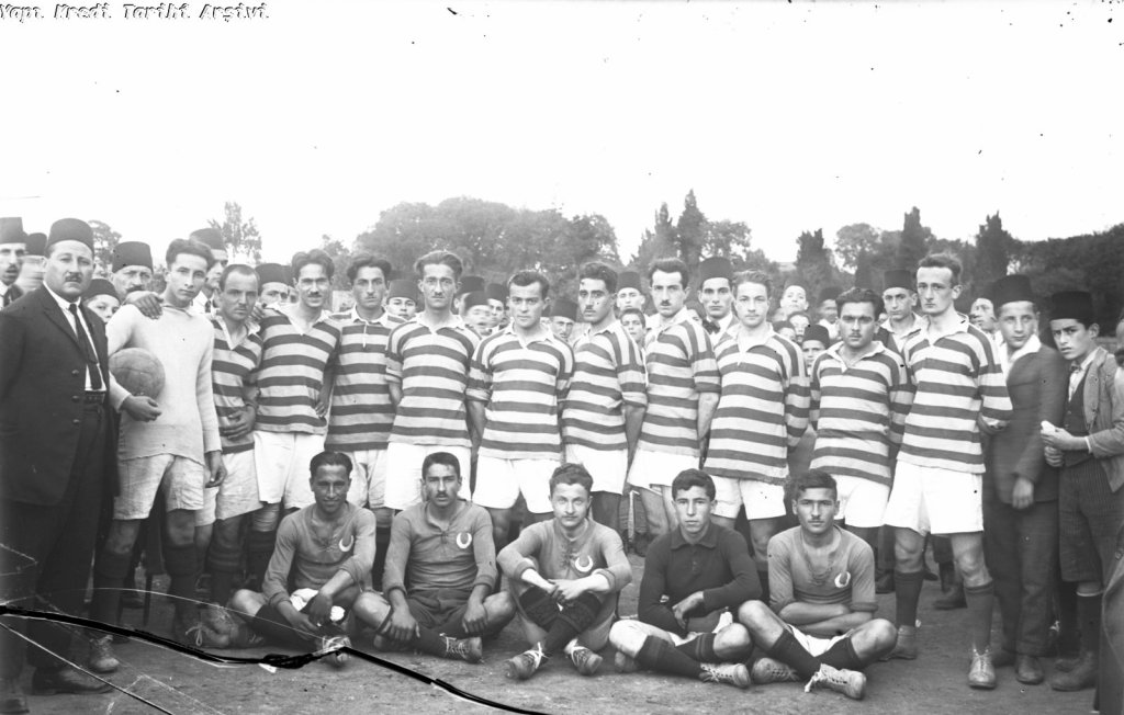 Yapı Kredi Bankası arşivinde Kadıköy ve Fenerbahçe fotoğraflarından bir seçme