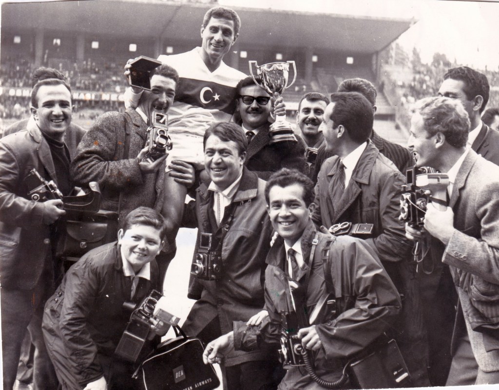 9 Eylül 2023 tarihinli Fenerbahçe Tüzük Olağanüstü Genel Kurulu'nda sergilenen fotoğraflar.