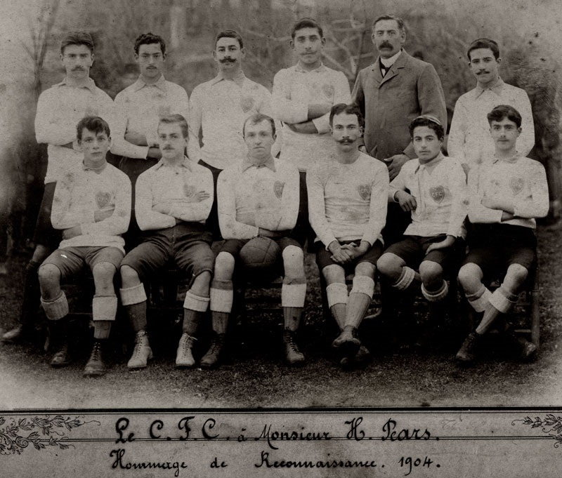 Siyah Çoraplıların Hikayesi