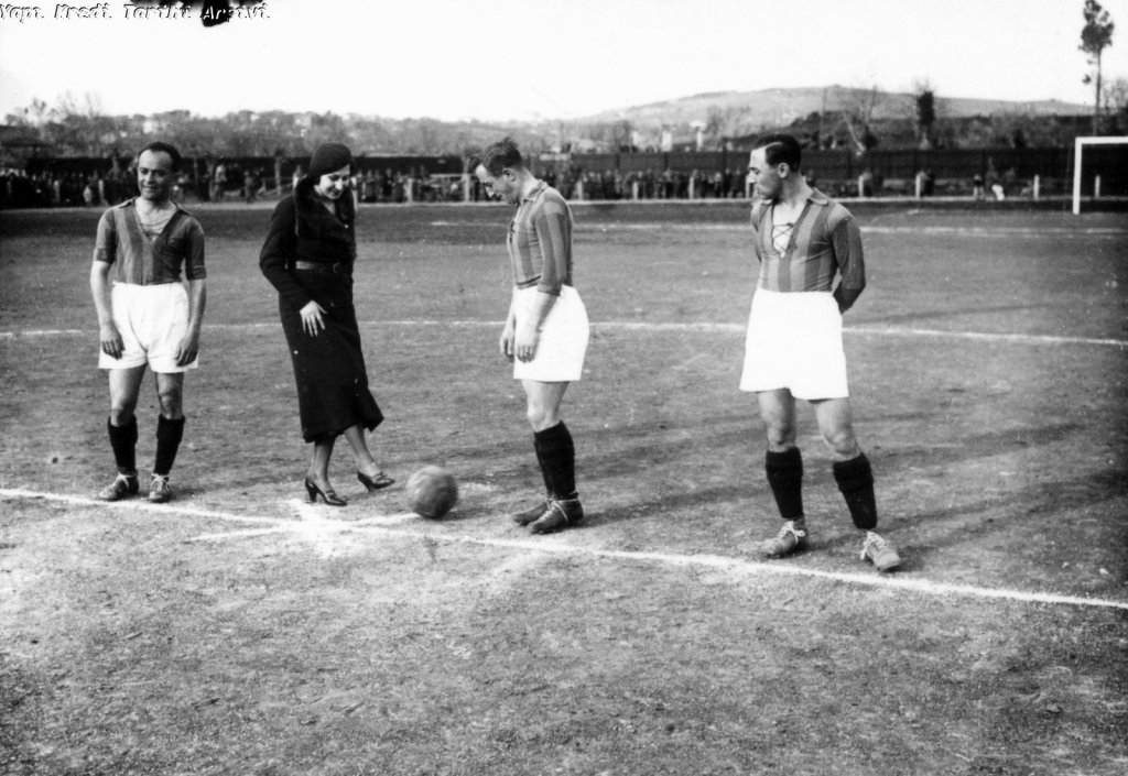 Yapı Kredi Bankası arşivinde Kadıköy ve Fenerbahçe fotoğraflarından bir seçme