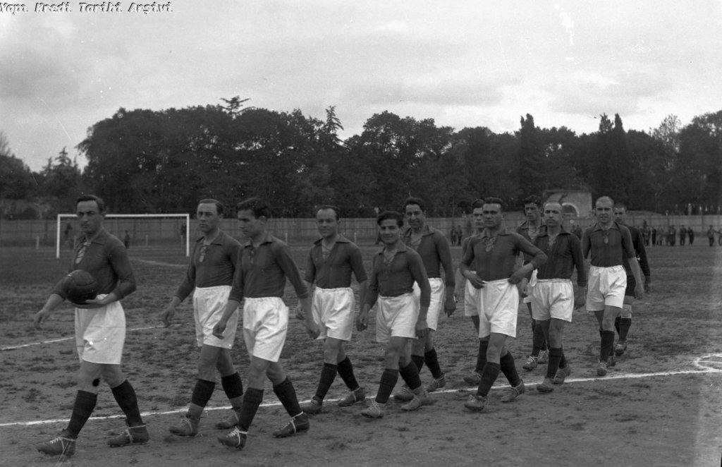 Yapı Kredi Bankası arşivinde Kadıköy ve Fenerbahçe fotoğraflarından bir seçme