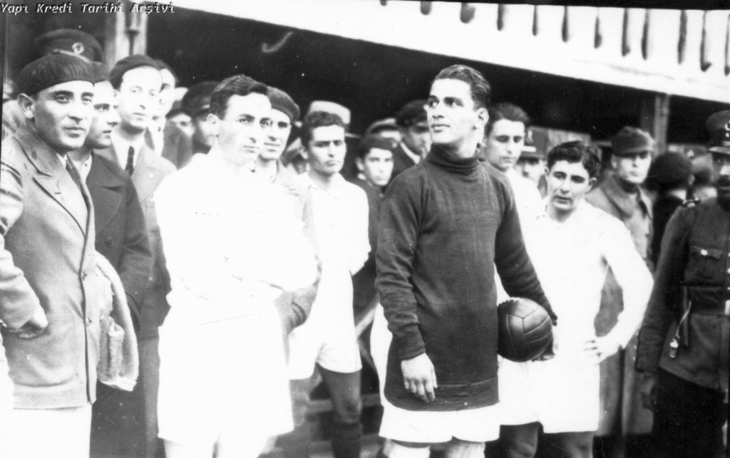 Yapı Kredi Bankası arşivinde Kadıköy ve Fenerbahçe fotoğraflarından bir seçme