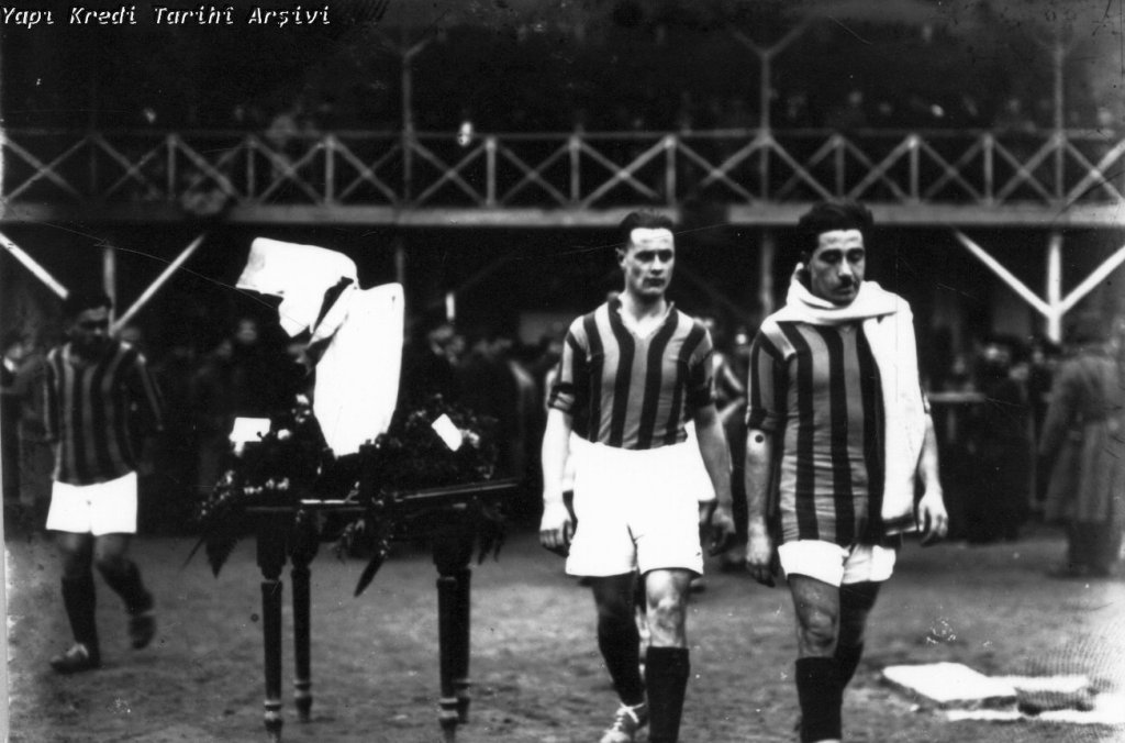 Yapı Kredi Bankası arşivinde Kadıköy ve Fenerbahçe fotoğraflarından bir seçme