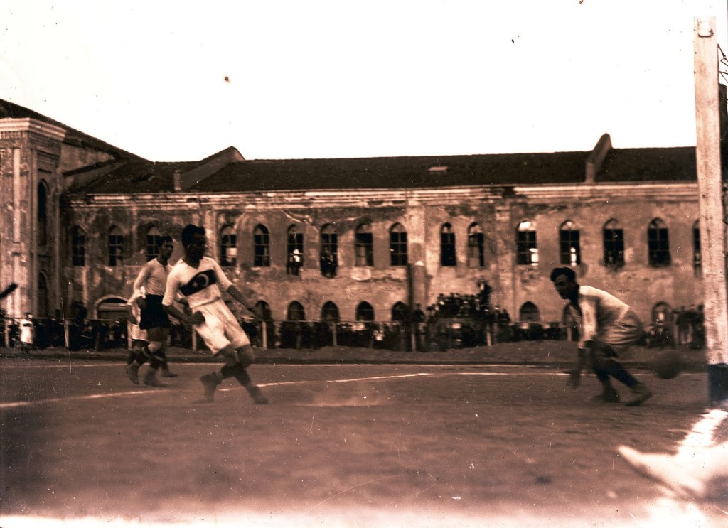 9 Eylül 2023 tarihinli Fenerbahçe Tüzük Olağanüstü Genel Kurulu'nda sergilenen fotoğraflar.