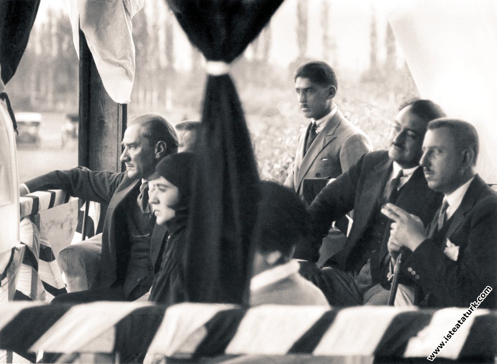 Atatürk Fenerbahçe Maçında