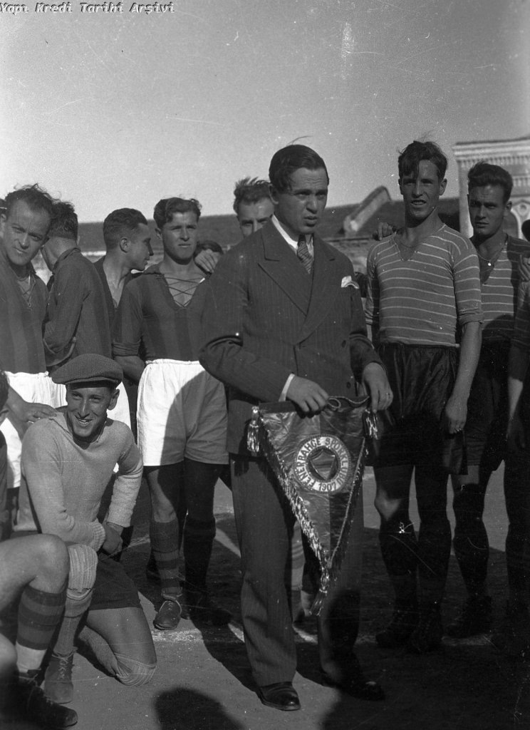 Yapı Kredi Bankası arşivinde Kadıköy ve Fenerbahçe fotoğraflarından bir seçme