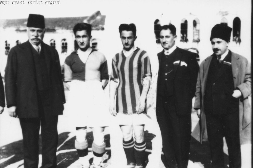 Yapı Kredi Bankası arşivinde Kadıköy ve Fenerbahçe fotoğraflarından bir seçme